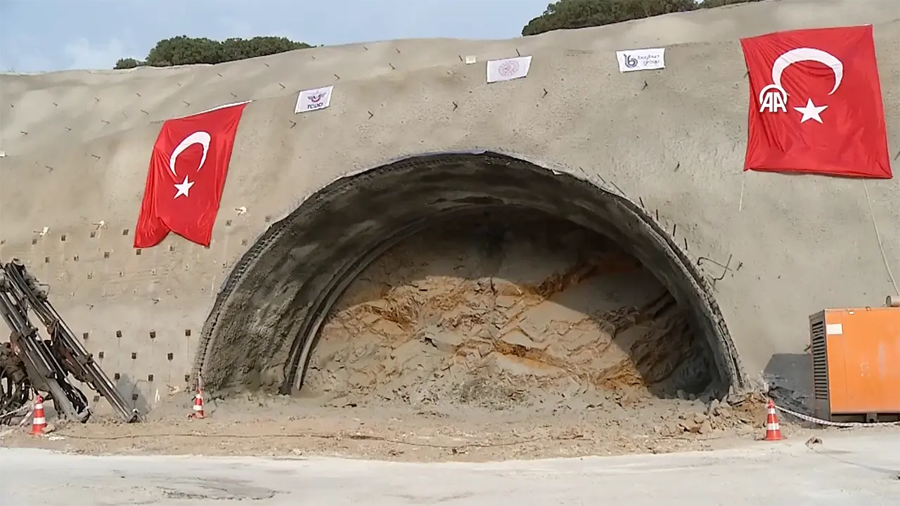 usak-hizli-tren-tunel-usakolay-5