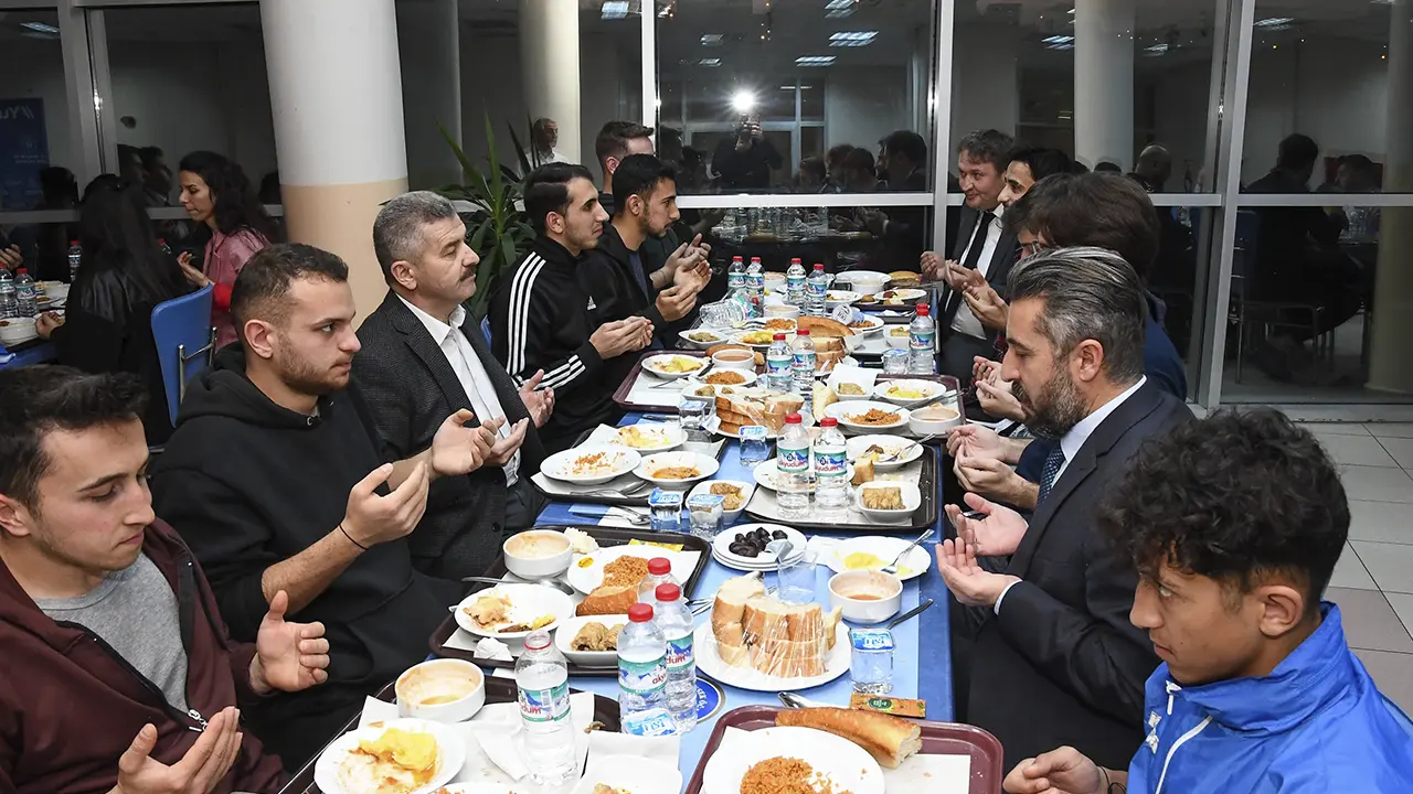 Uşak Valisi Kyk Yurt Iftar 2