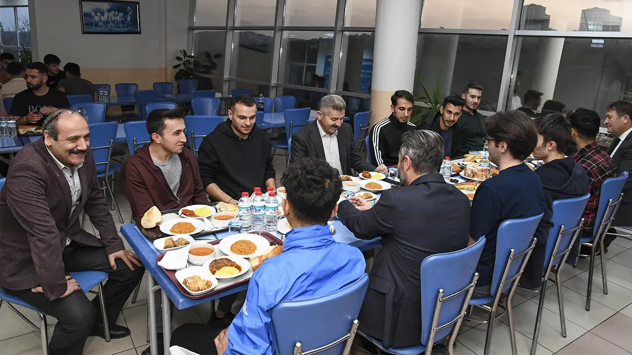 Uşak Valisi Kyk Yurt Iftar