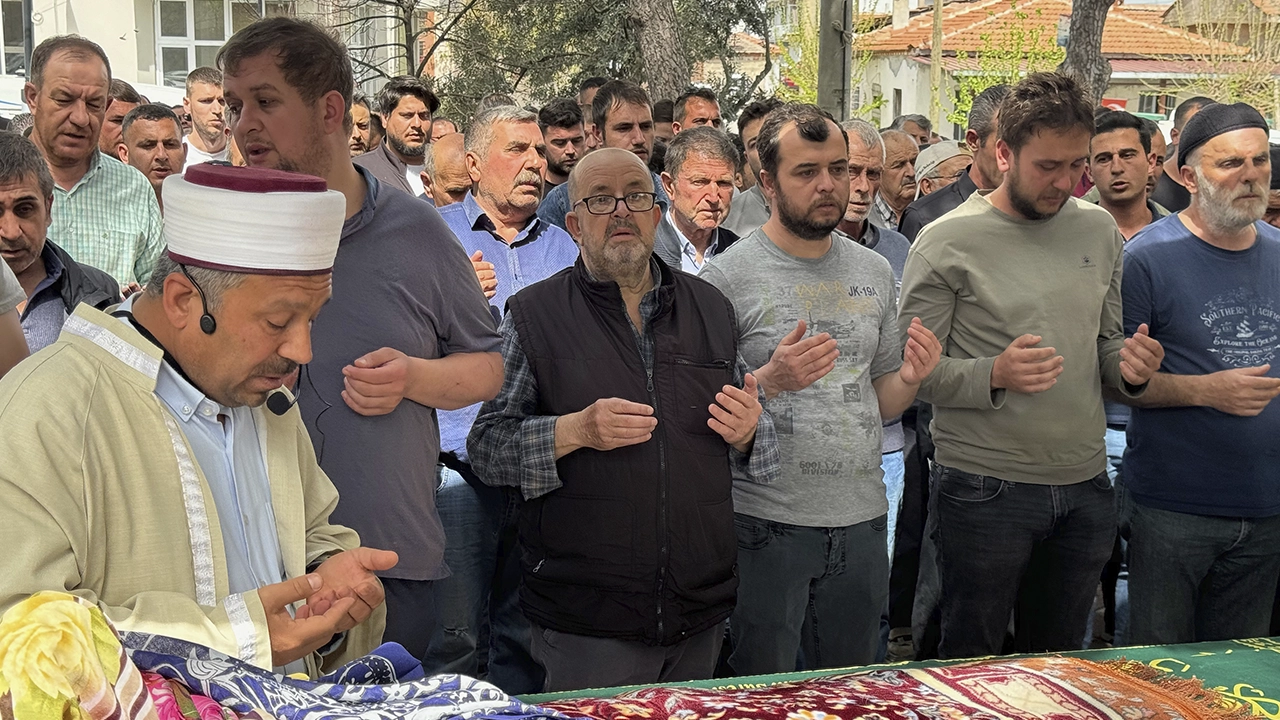 halime Yıldız Çekin Cenaze Uşak Eşme 1