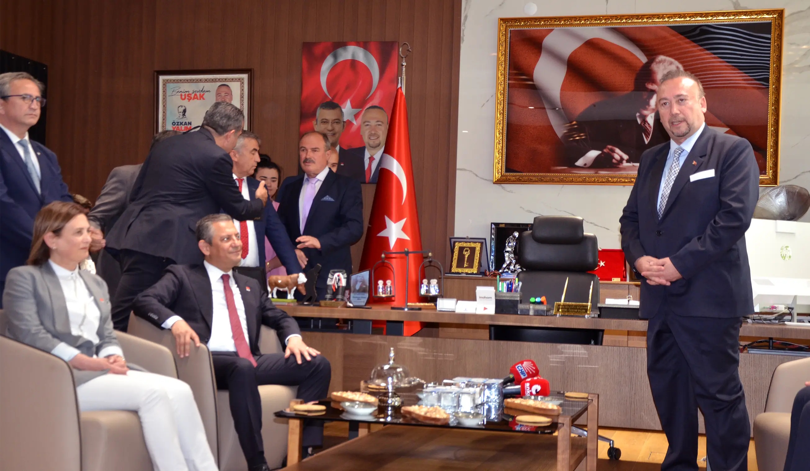 Özgür Özel Uşak Tarhanası Içti Miting Yaptı 3