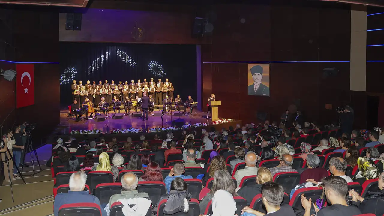 Uşak Neva Musiki Derneği Sanatseverlere Sanat Dolu Gece Yaşattı 3
