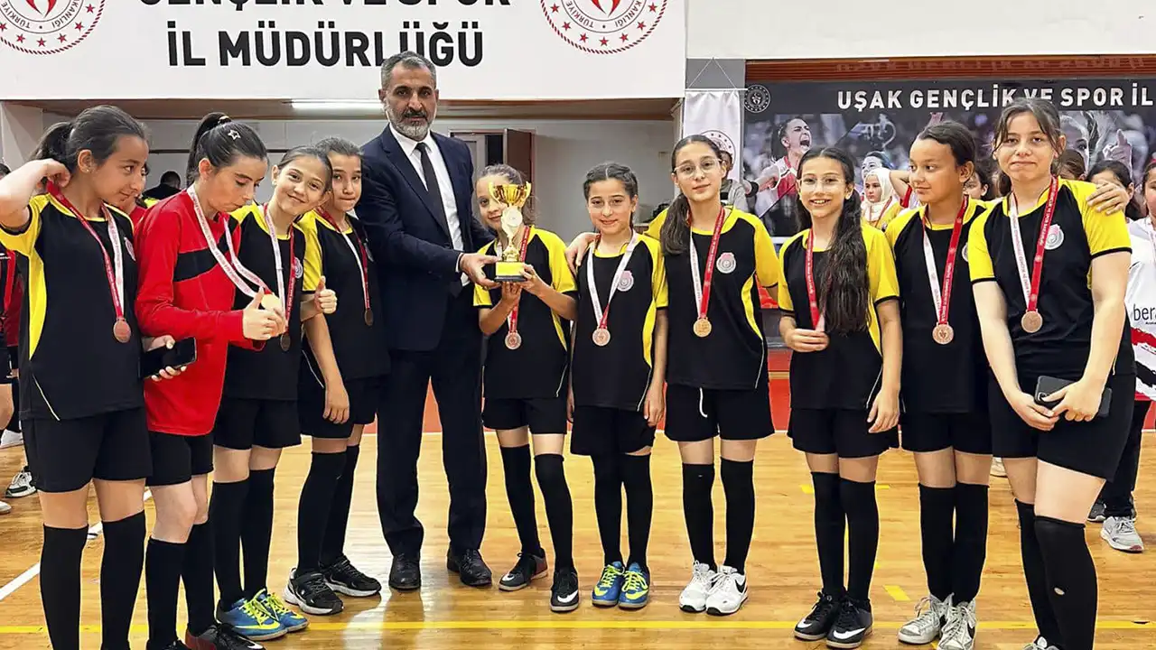 Kızlar Uşak Futbol Turnuvası 1