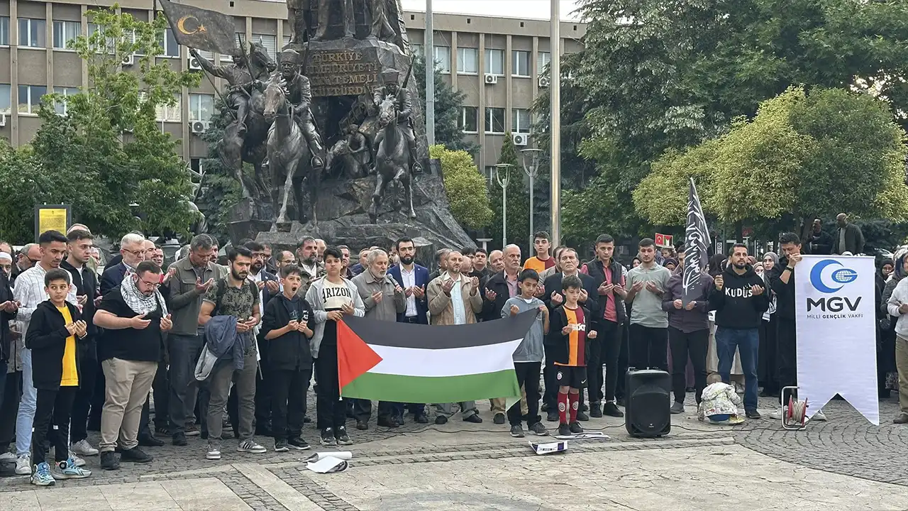 Uşak Anadolu Gençlik Derneği Iraili Protesto Etti 1