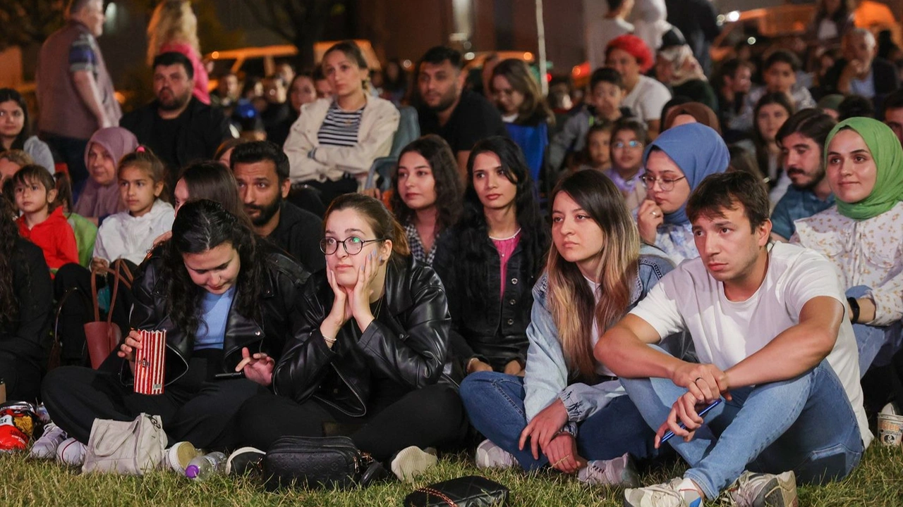 Uşak Atapark Açıkhava Sinema 5-1
