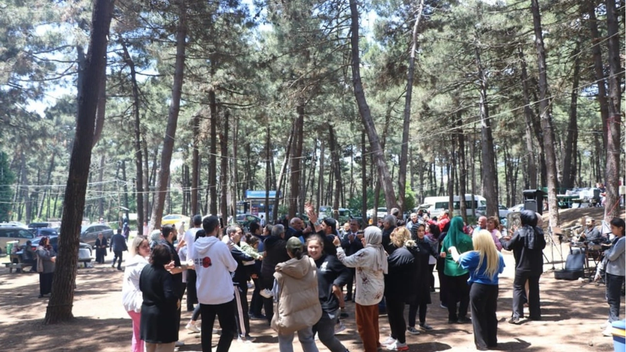 Uşak Karahallılar Vakfı Keşkek Gününde Coştu