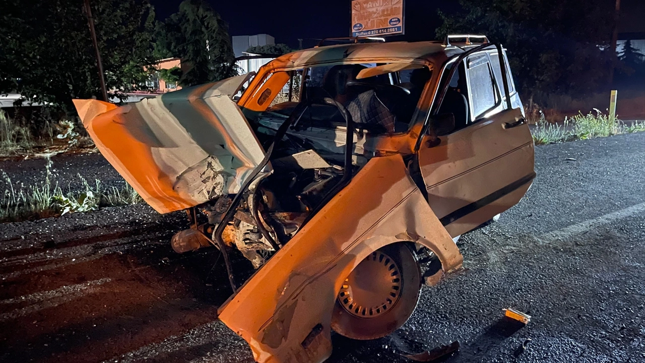 Uşak Ta 2 Araç Çarpıştı 6 Kişi Yaralandı 2
