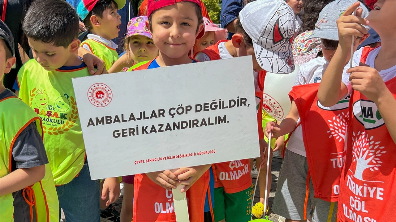 Uşak Ta Çevre Farkındalığı Amacıyla Yürüyüş Düzenlendi 4