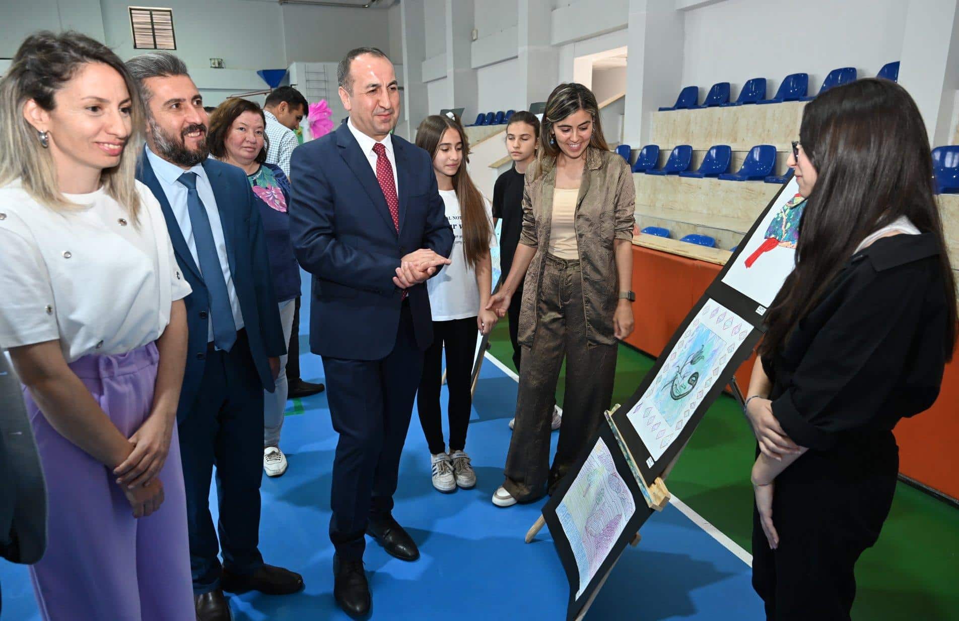 Uşak’ta Ortaokul Öğrencilerinden %22Paylaşımla Büyüyen Sanat%22 Sergisi 3
