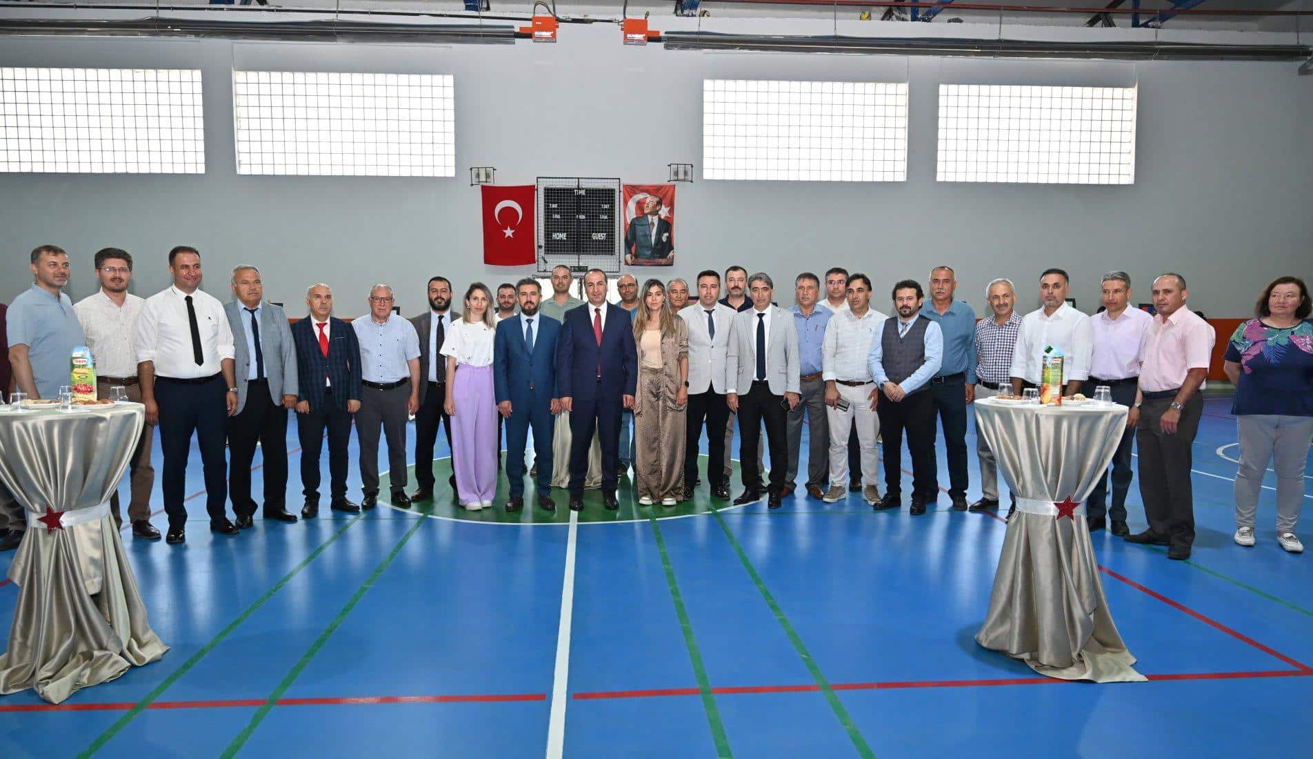 Uşak’ta Ortaokul Öğrencilerinden %22Paylaşımla Büyüyen Sanat%22 Sergisi