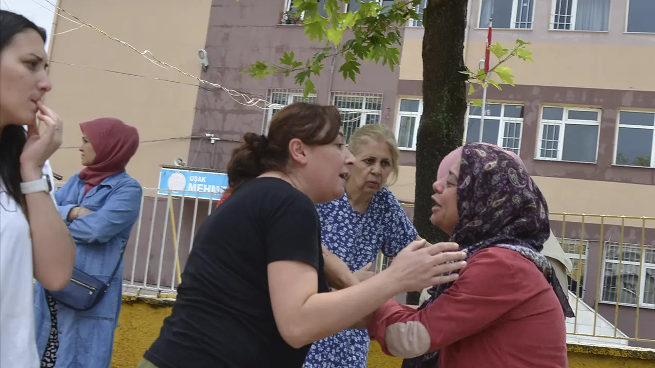 Uşak'ta Çocuğunu Kaybeden Annenin Feryadı Mahalleyi Ayağa Kaldırdı 1