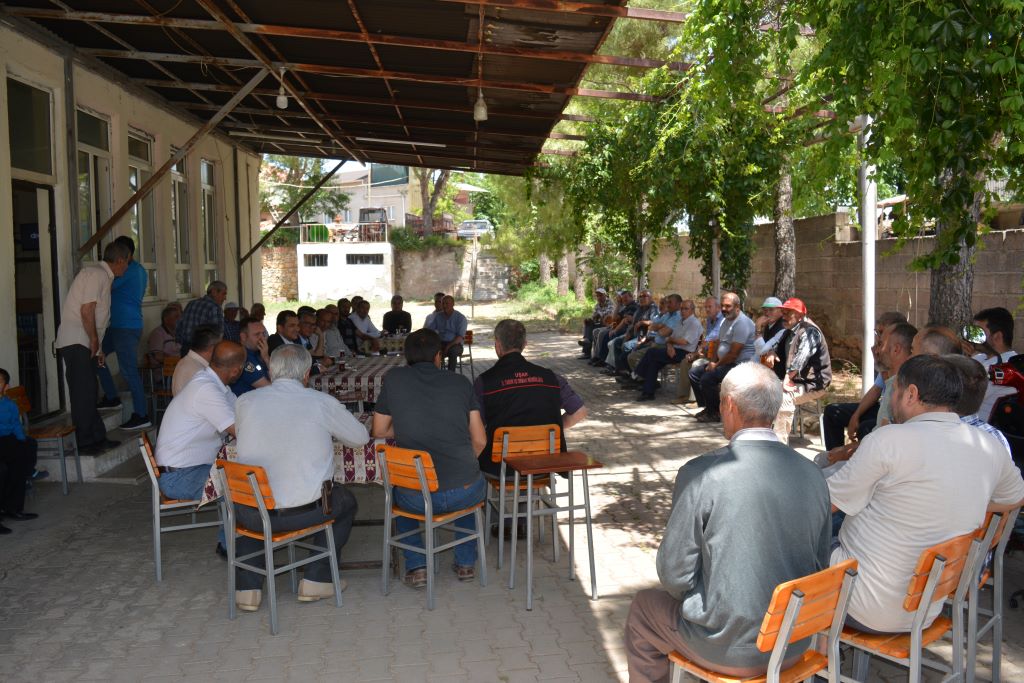 Karahallı Kaymakamı Şehit Ailesini Ziyaret Etti 2