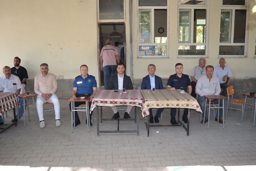Karahallı Kaymakamı Şehit Ailesini Ziyaret Etti 3