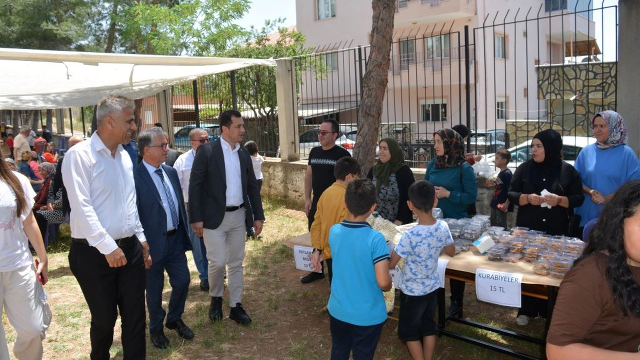 Karahallı’da Ortaokul Öğrencileri Kermes Düzenled 4
