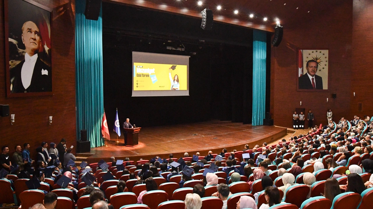 Uşak Üniversitesi Öğrencileri Kep Attı 4
