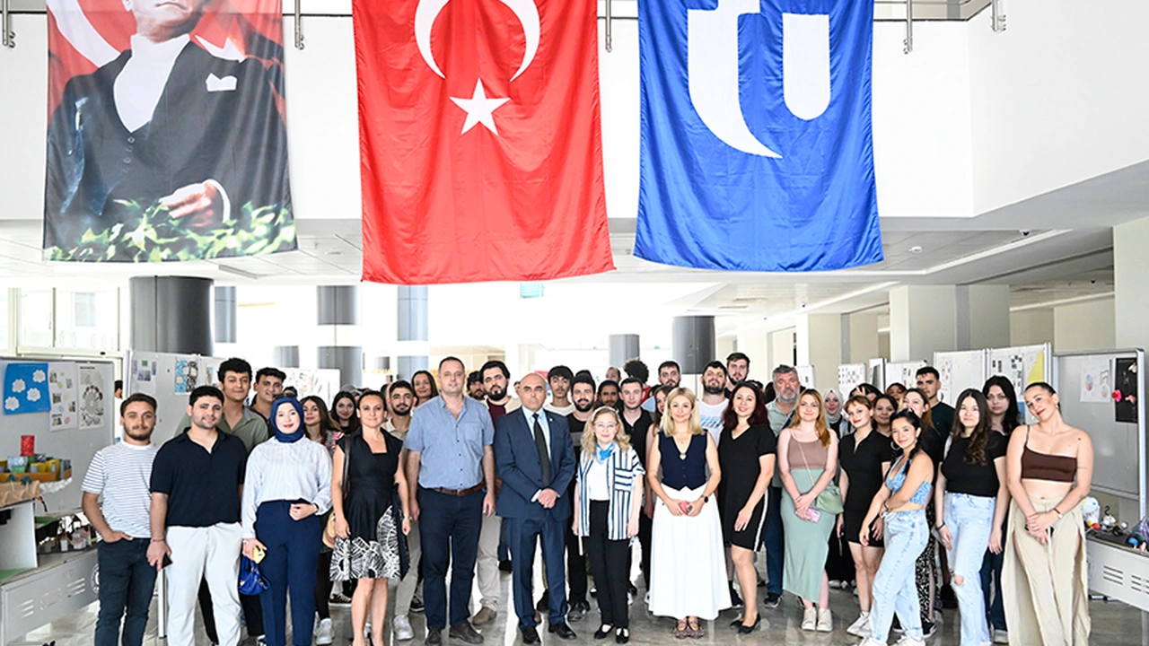Uşak’ta Geleceğin Mimarları Tasarımlarını Sergiledi 1