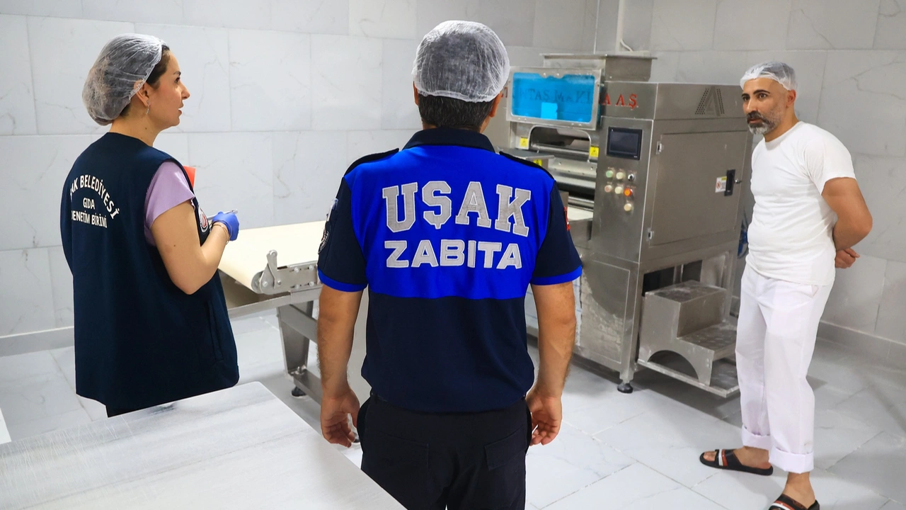 Uşak Belediyesi Nden Bayram Öncesi Gıda Denetimi 5