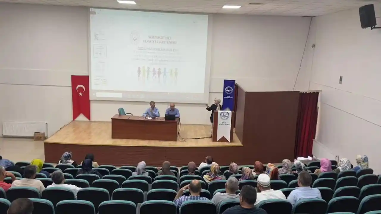 Uşak’ta Koruyucu Aile Paneli Gerçekleştirildi 3 3