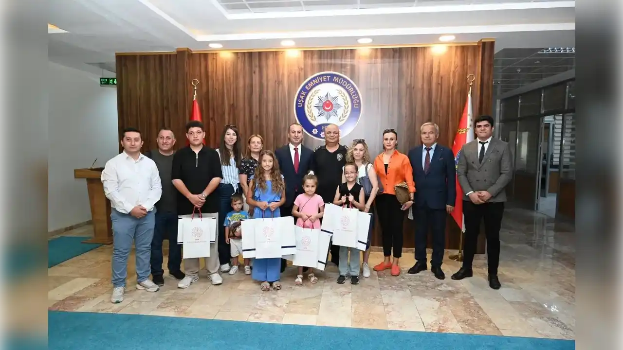 Uşak’ta Öğrenciler Trafik Kurallarını Resme Ve Fotoğrafa Yansıttılar 2 3