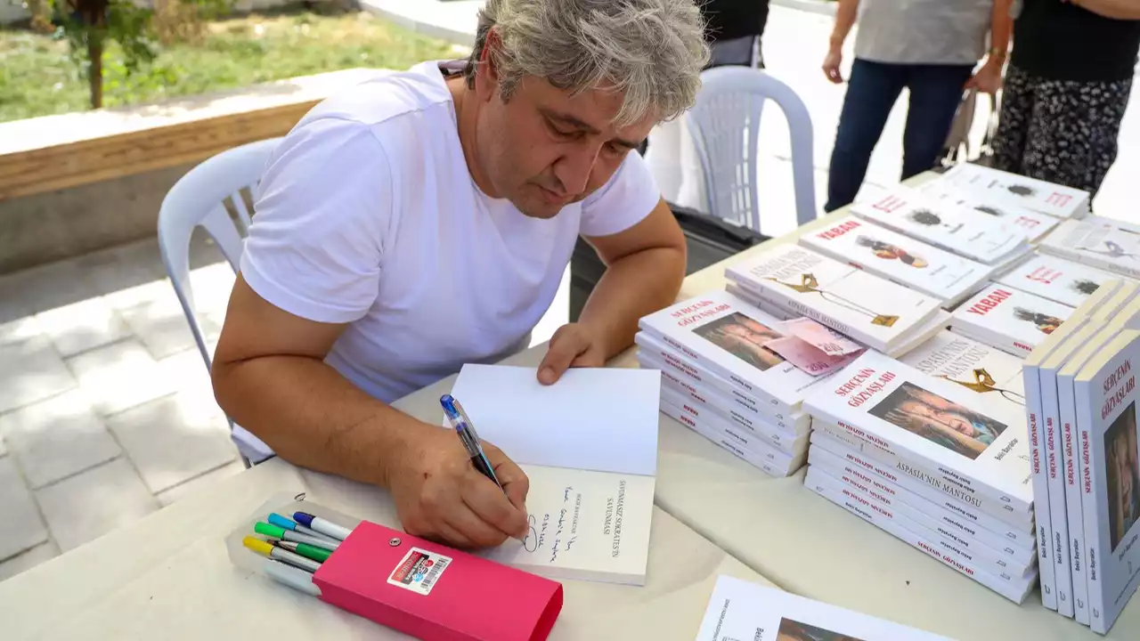 İzmirli Yazarlar Uşaklı Okuyucuları İle Buluştu Min Min