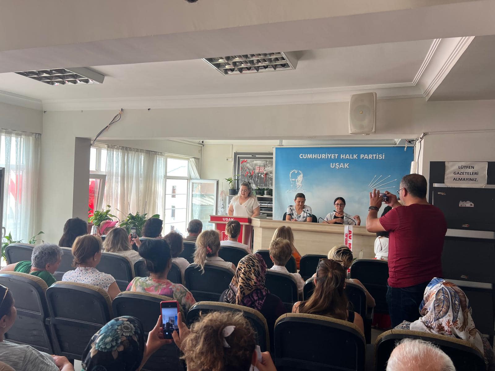 Emi̇ne Ceylan Uşak İl Kadin Kollari Başkani