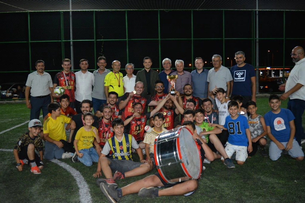 Karahallı Futbol10