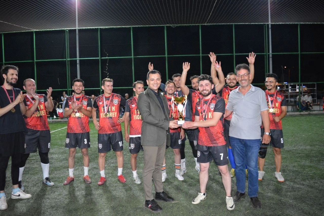 Karahallı Futbol2
