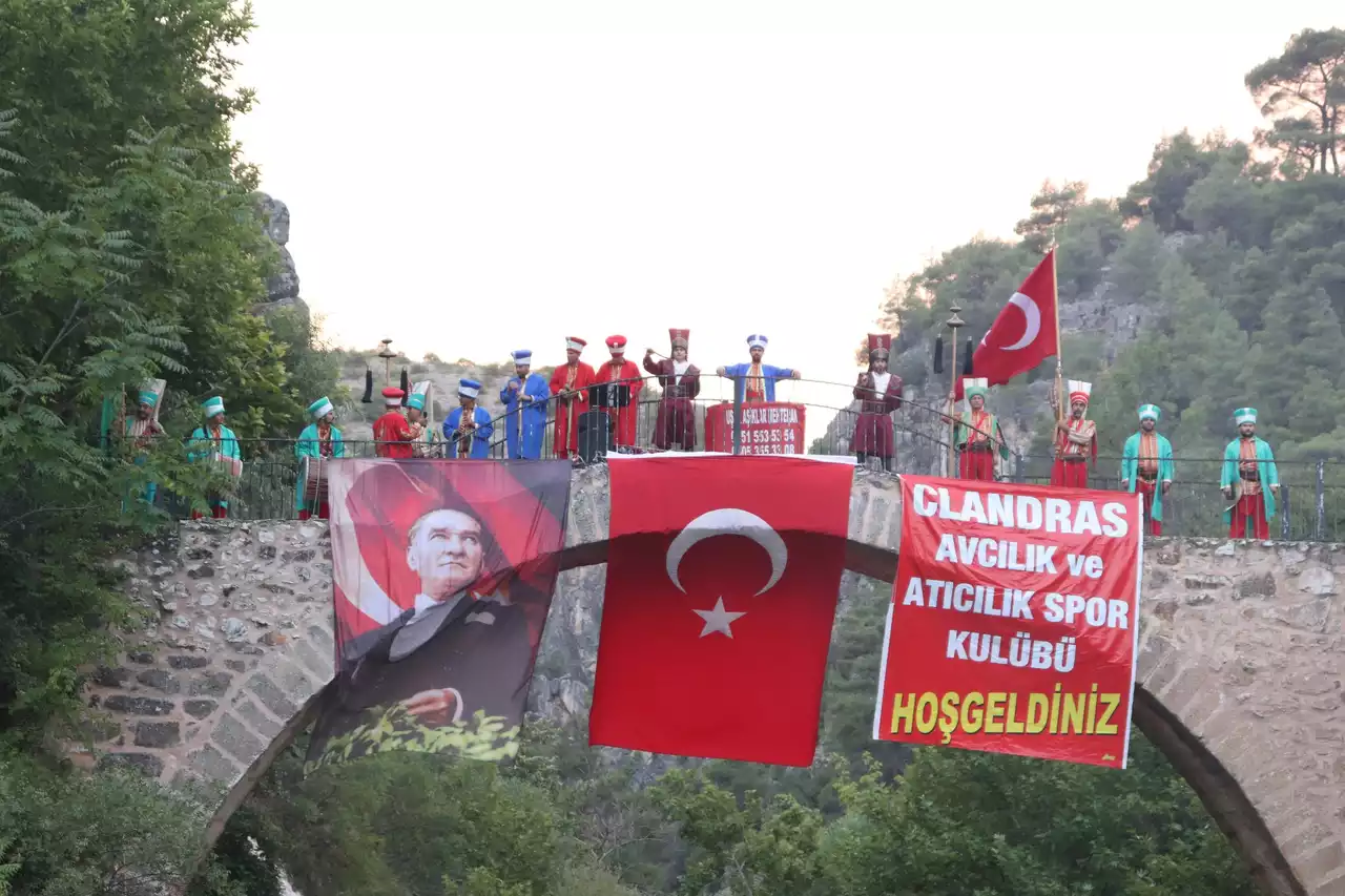 Clandıras3 Min