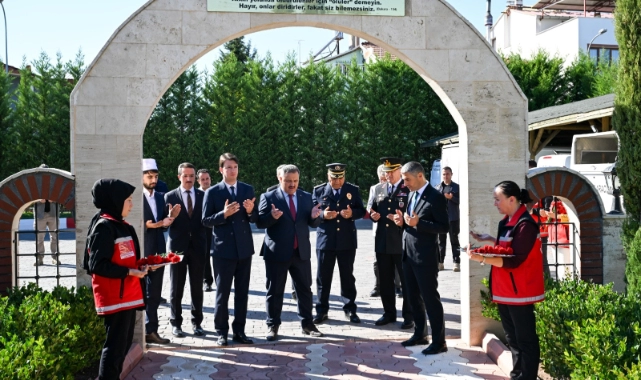 Valii Naci Aktaş Şehitlik Ziyaret