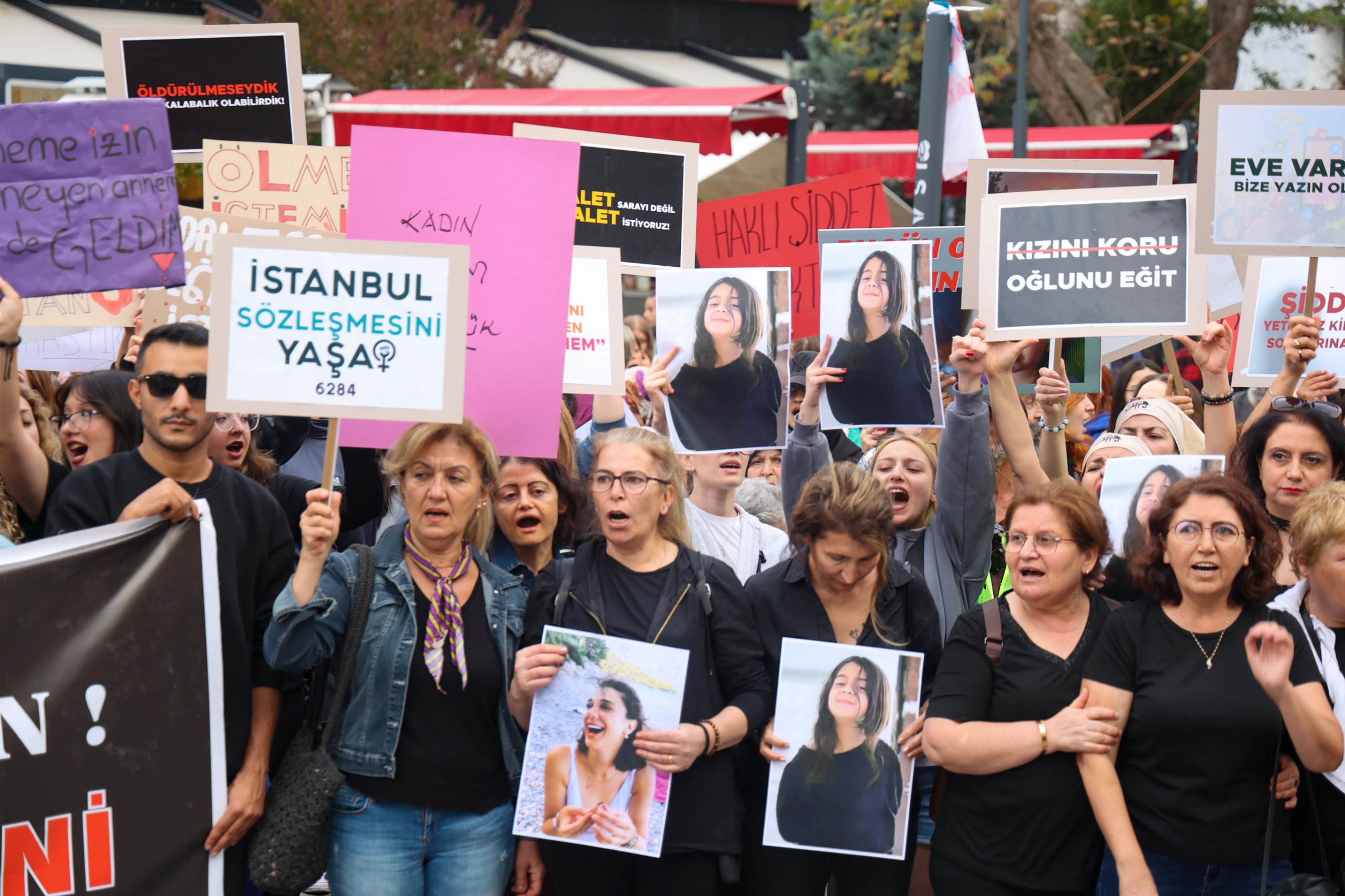 Kadin Usak Yürüyüs Tepki4