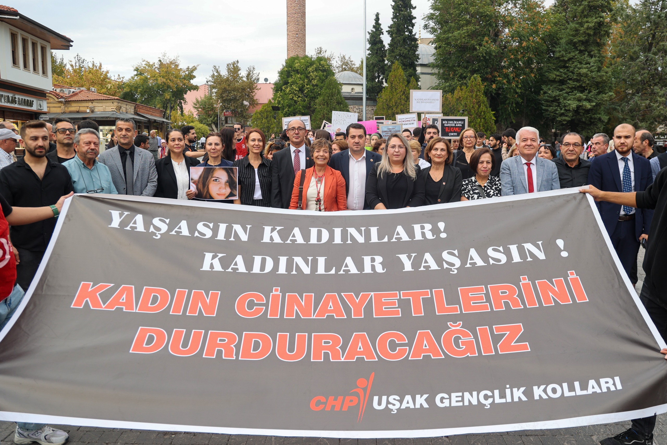 Kadin Usak Yürüyüs Tepki5
