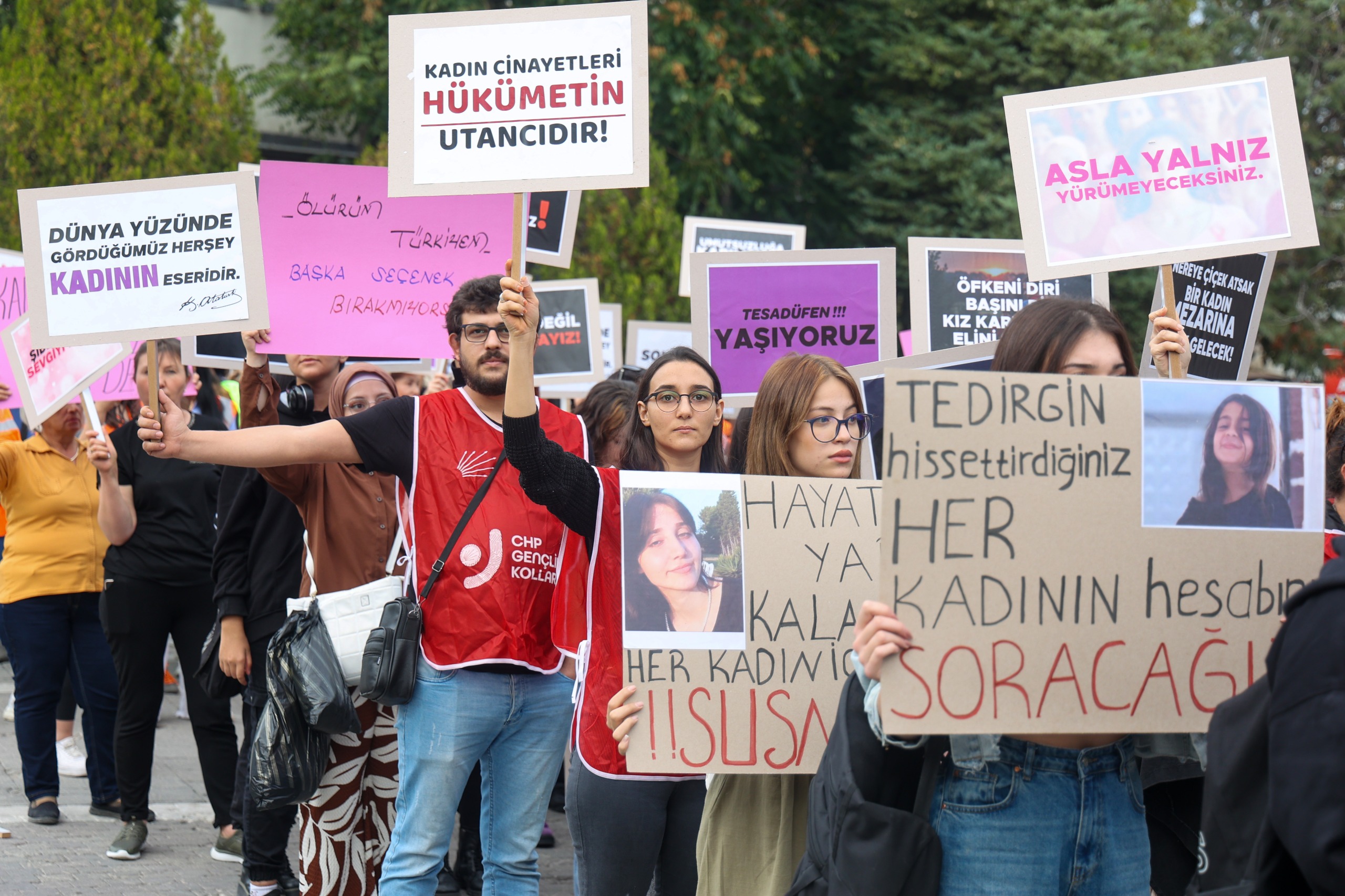 Kadin Usak Yürüyüs Tepki8