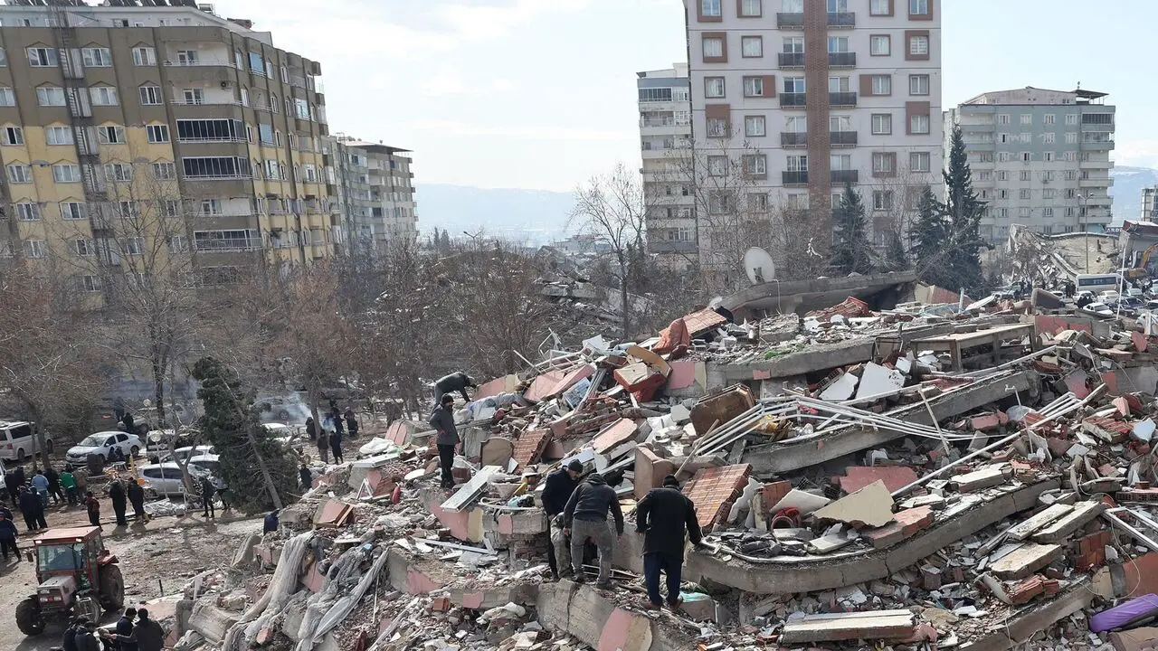 deprem4-usak-olay