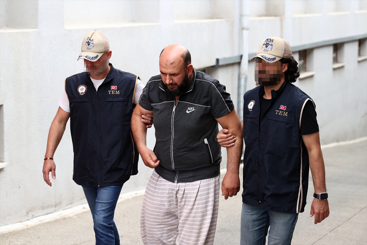 ADANA - Terör operasyonunda yakalanan 3 şüpheli sınır dışı edildi