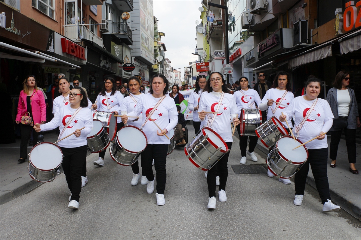 USAKOLAY-ENGELLILERDEN_OLUSAN_BANDO_TAKIMI_YURUYUS_YAPTI_1
