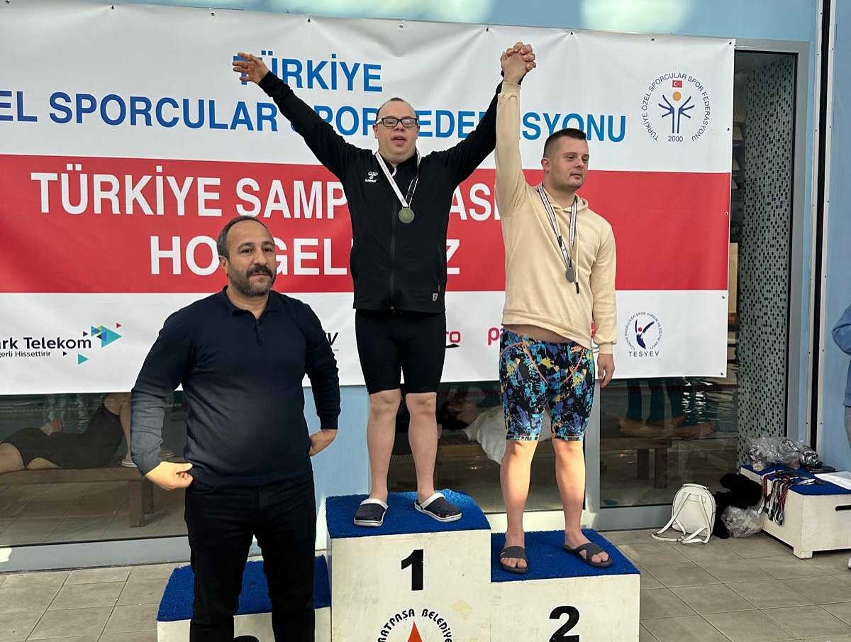 Uşak Belediyesi’nin Özel Sporcularından Tarihi Başarı1