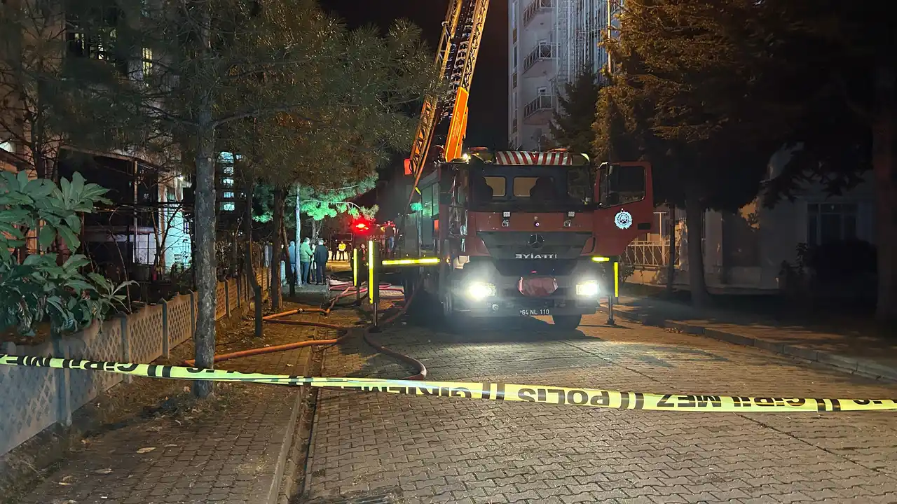 Evin Çatısı Yangın Söndürüldü Uşak 2 2