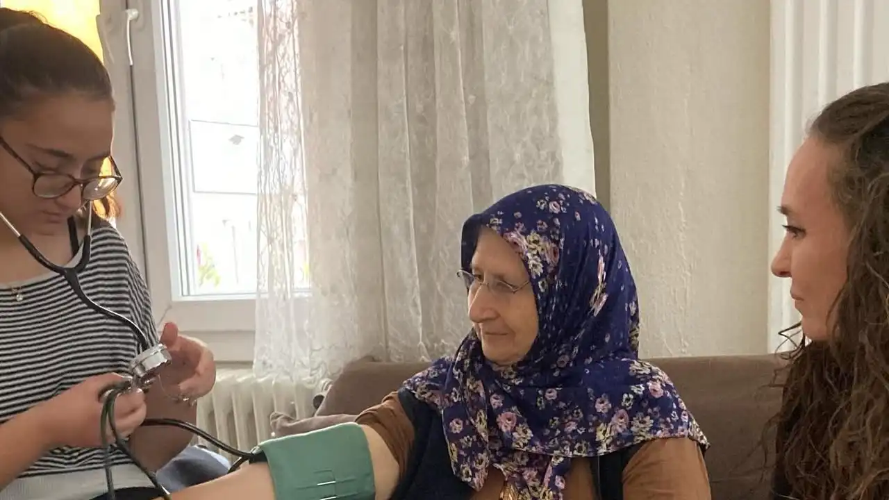 Çiğdem Varol Uşak Üniversitesi Doktor 3 4