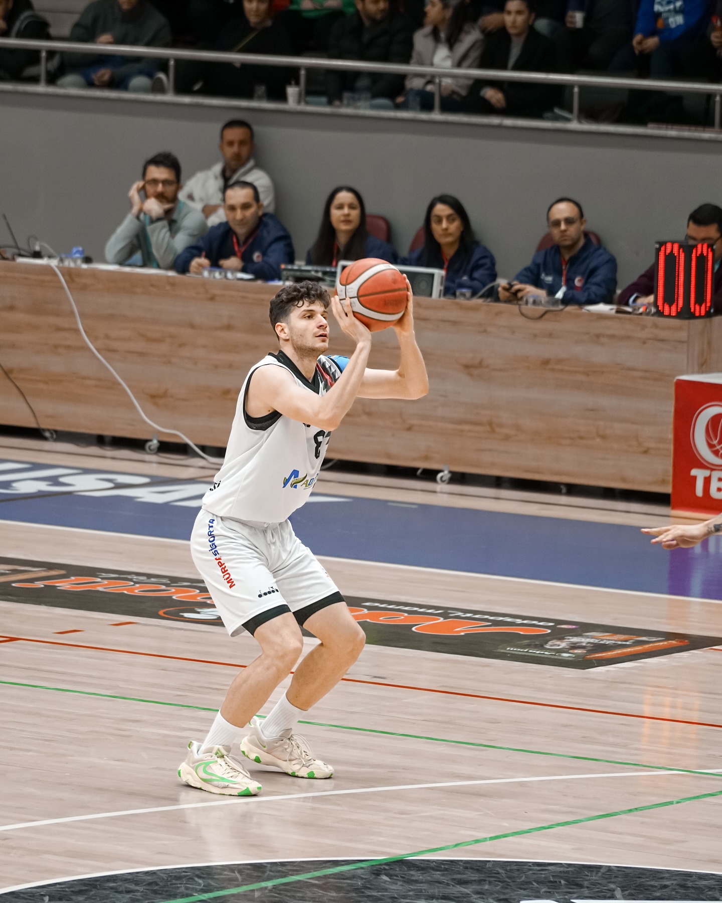 Usak Basketb Maç 1