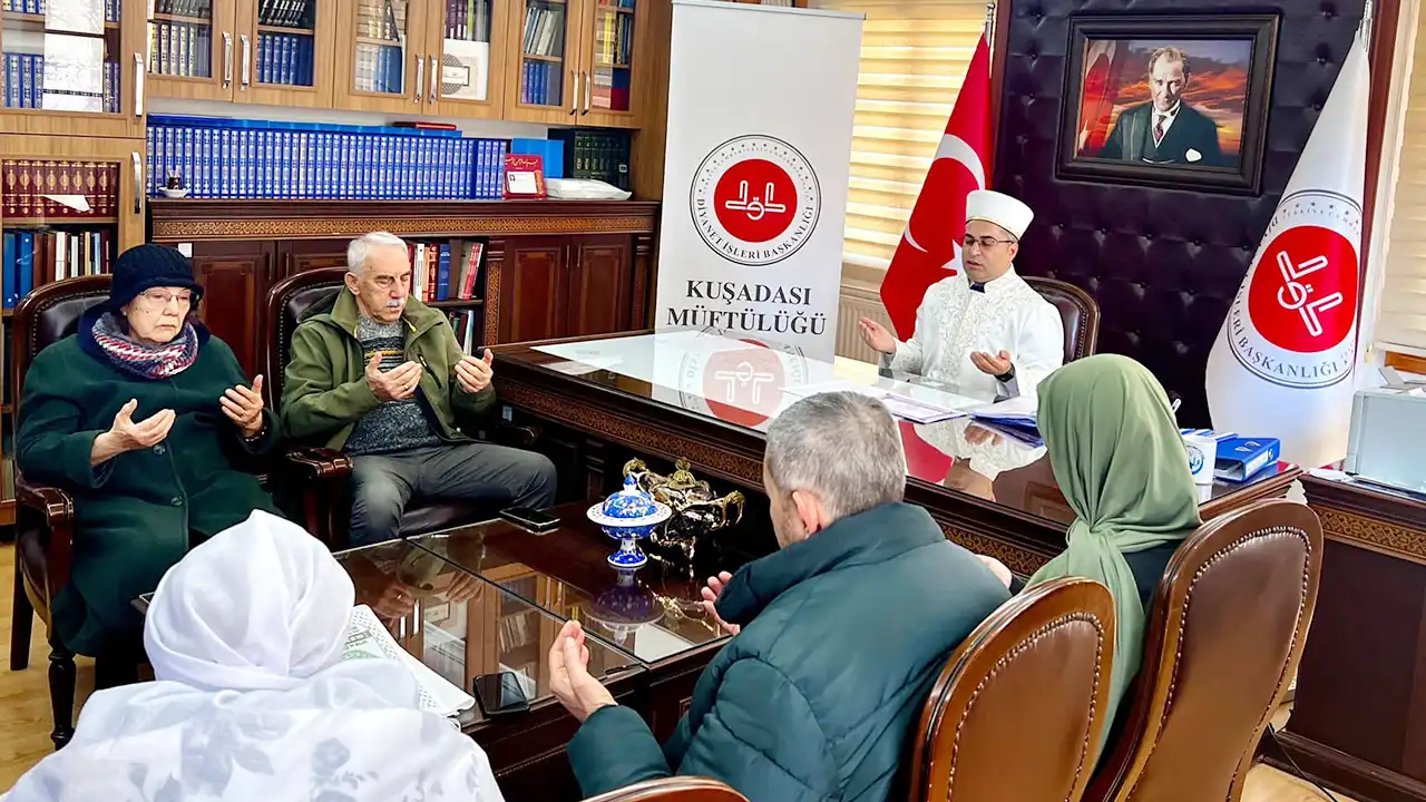 Alman Kadın Müslüman Aydın