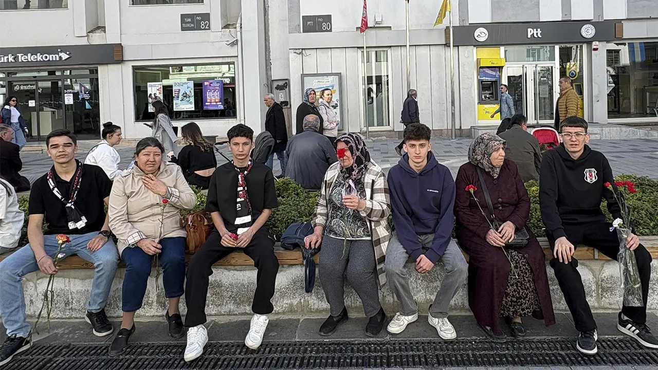 Uşak Beşiktaşlılar Derneği Karanfil 8 Mart 1