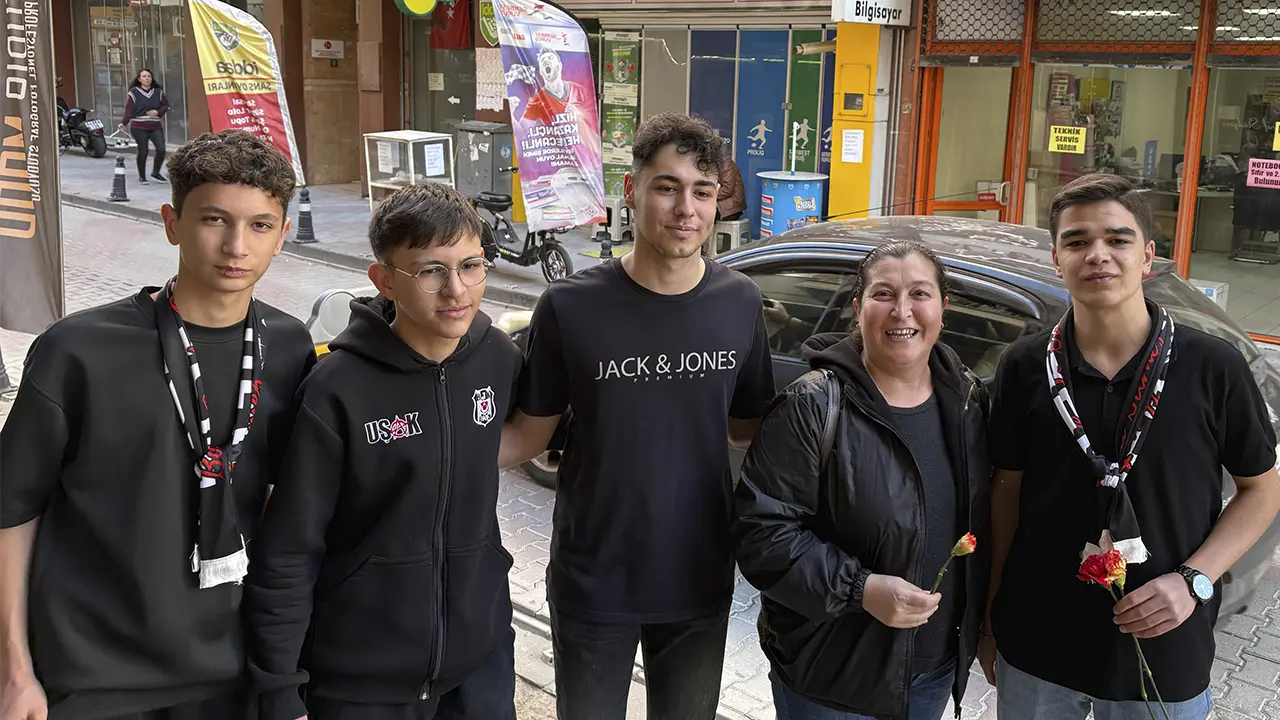 Uşak Beşiktaşlılar Derneği Karanfil 8 Mart 3