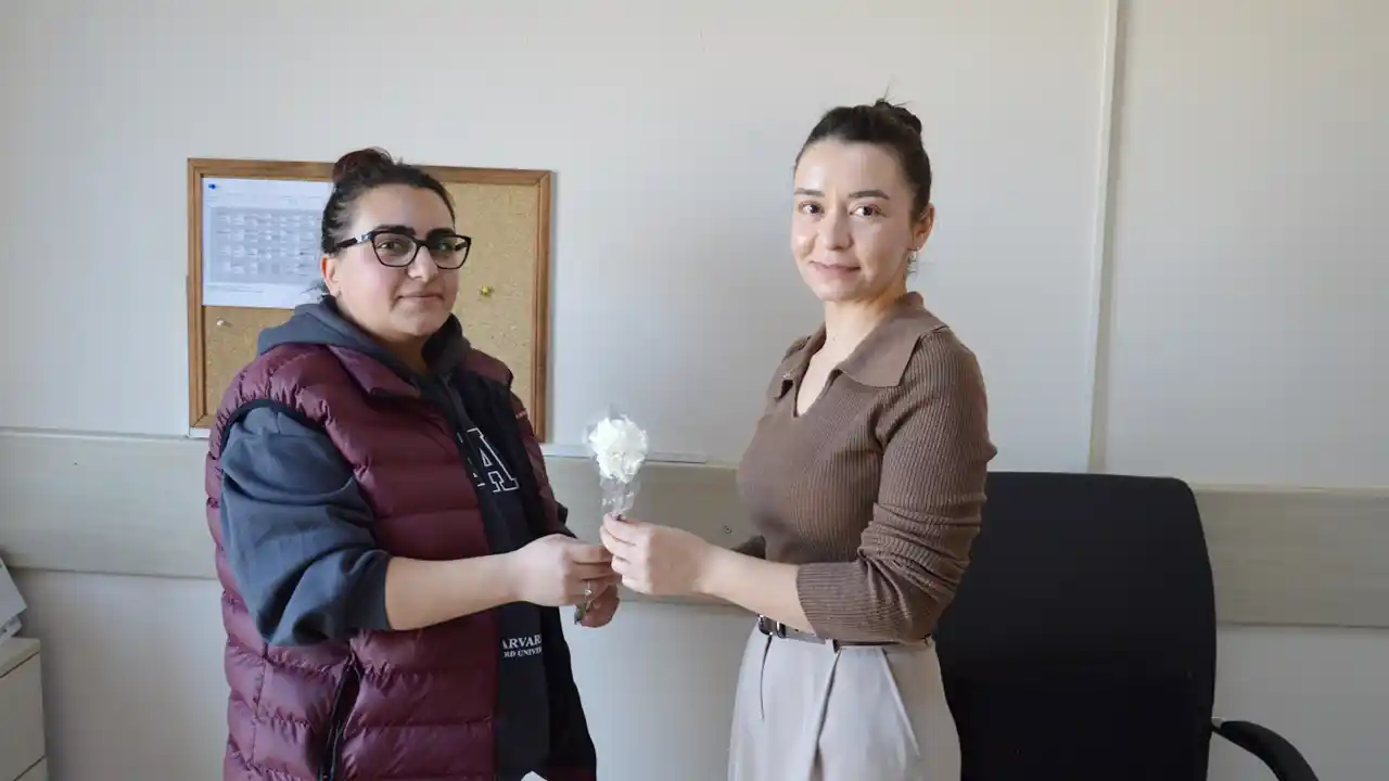 Hastane Doktor Tıp Bayramı Karanfil Usak5
