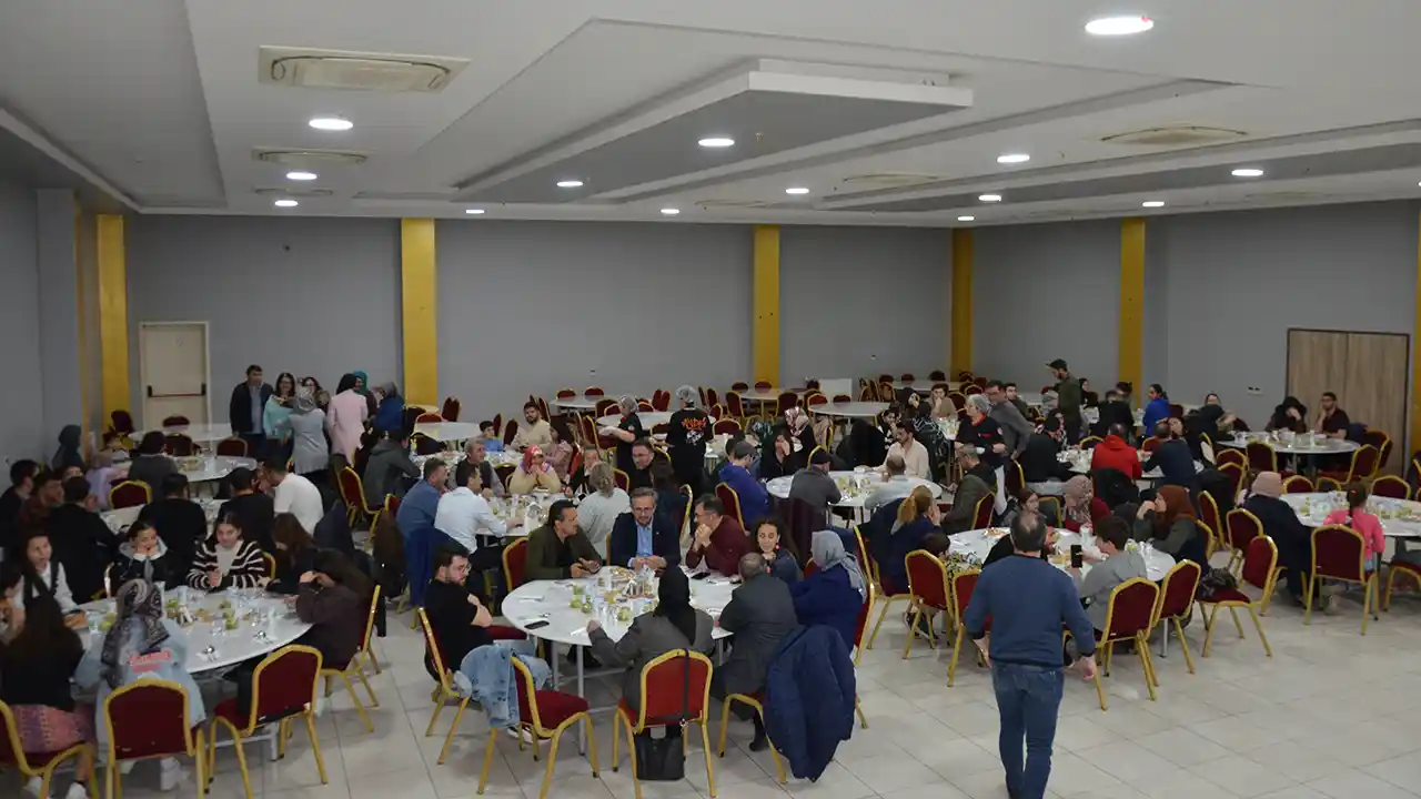 Usak Hayırsever Iftar Ögrenci4