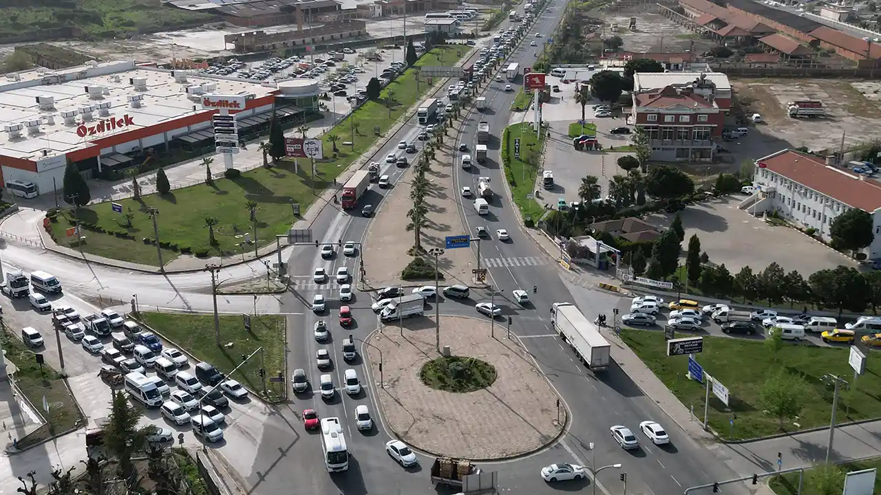 Izmir Usak Bayram Trafigi