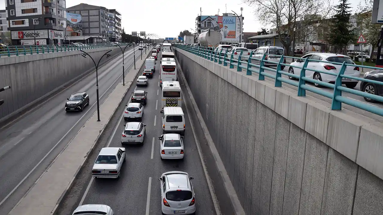 Izmir Usak Bayram Trafigi1