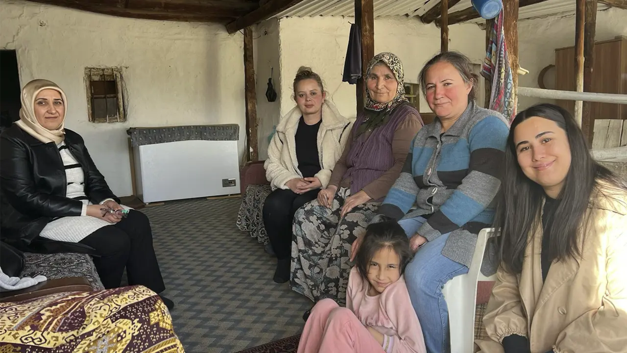 Uşak Kadın Kolları Türkiye Genelinde Zirveye Yürüdü