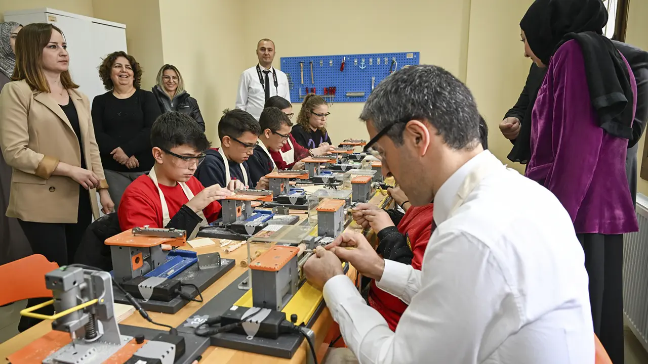 Vali Aktaş, Kütüphane Haftasında Miniklerle Buluştu 2