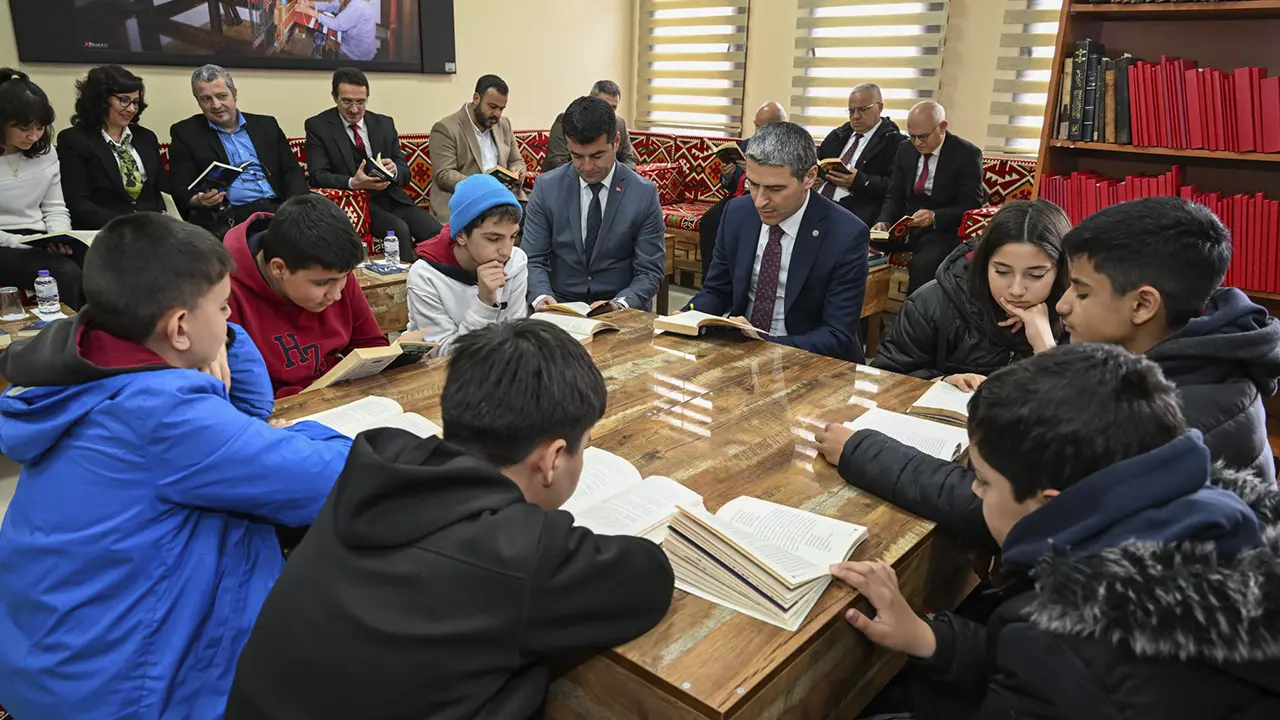 Vali Aktaş, Kütüphane Haftasında Miniklerle Buluştu!