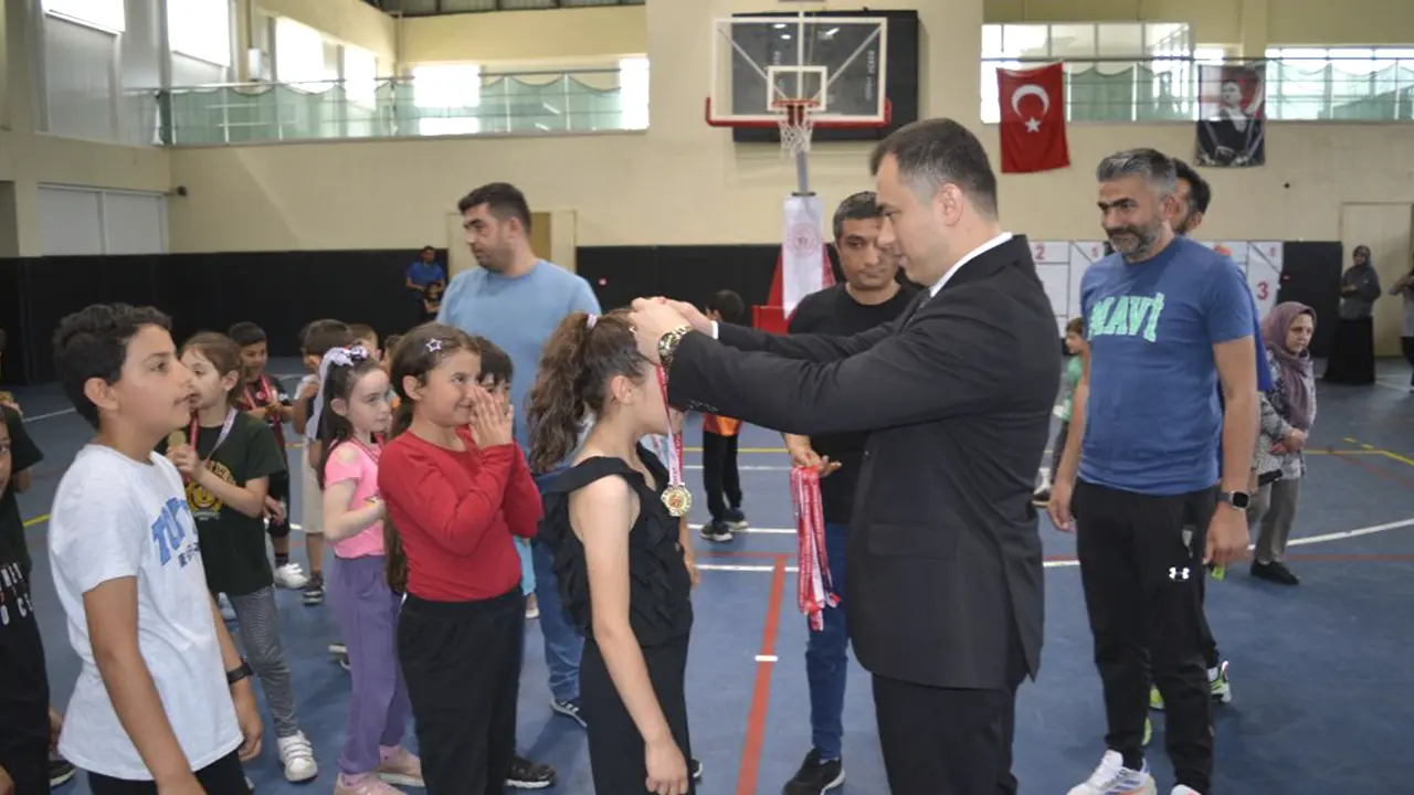 Karahallı Çocuk Oyunları Yarışması 1